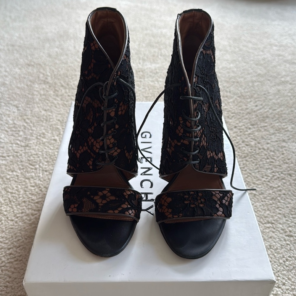Givenchy - lace sandal - 37